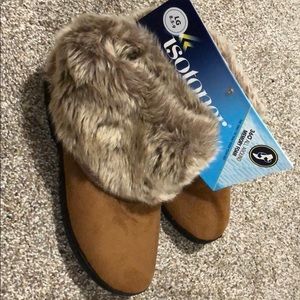 Fuzzy house slippers